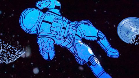 Un astronaute en train de tomber parmi des logos Bitcoin