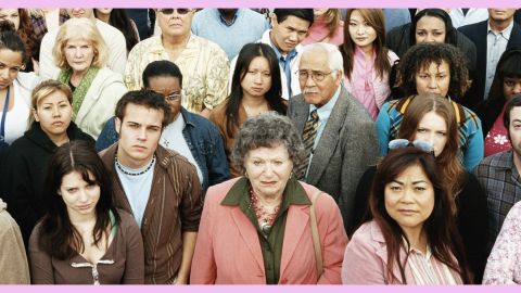 Foule de personnes mécontentes