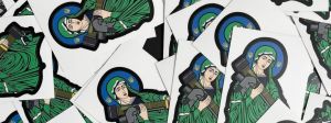 Stickers de Saint Javelin, un mème représentant la Vierge et une arme anti-tank