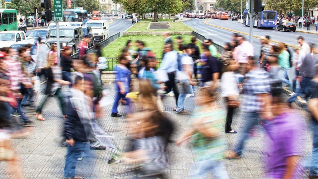 Démocratie, écologie Foule colorée dans la rue