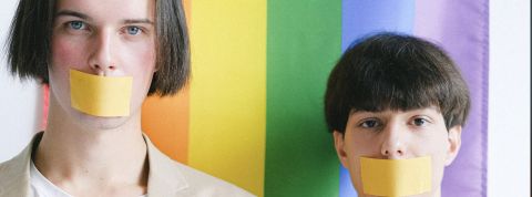 Parole, débat jeunes avec du scotch sur la bouche