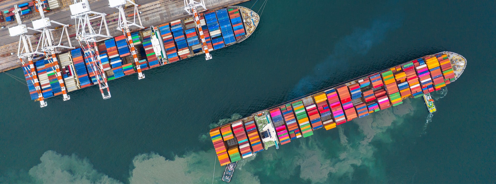 Porte-containers vu du ciel
