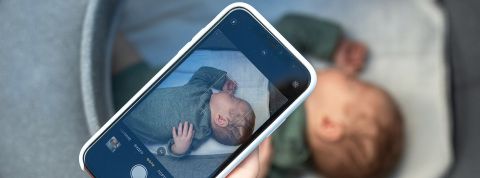 Nin-nin, un réseau social spécial bébé Portable prenant en photo un bébé