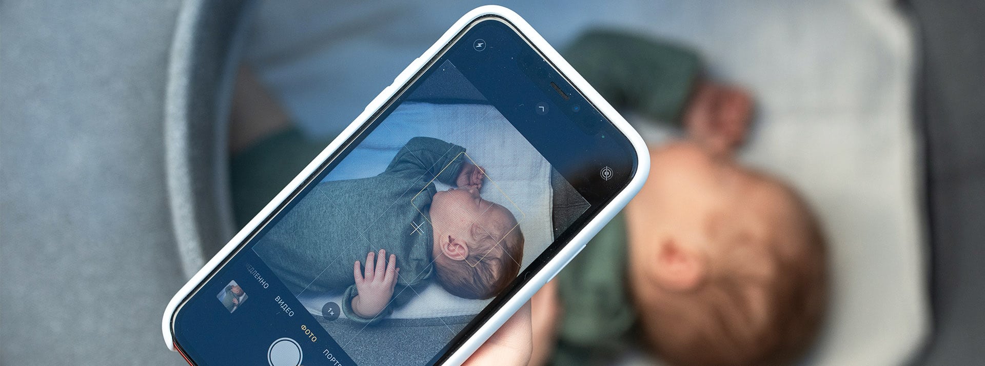 Nin-nin, un réseau social spécial bébé - L'ADN Portable prenant en photo un bébé