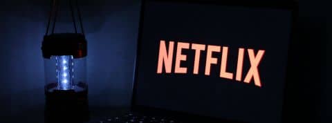 Selon Netflix son retard de croissance serait en partie du aux 100 millions d’utilisateurs sans compte payants qui profitent de ses services. Logo Netflix
