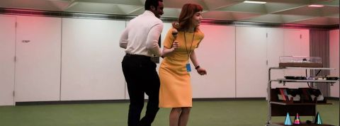 Les techniques too much des géants de la tech pour attirer leurs salariés aux bureaux Scène de fête au bureau dans la série Severance, Apple +