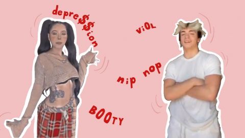 Deux TikTokeurs entourés de mots comme vi0l, B00ty, nip nop...