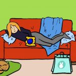 Une fille allongée sur un canapé