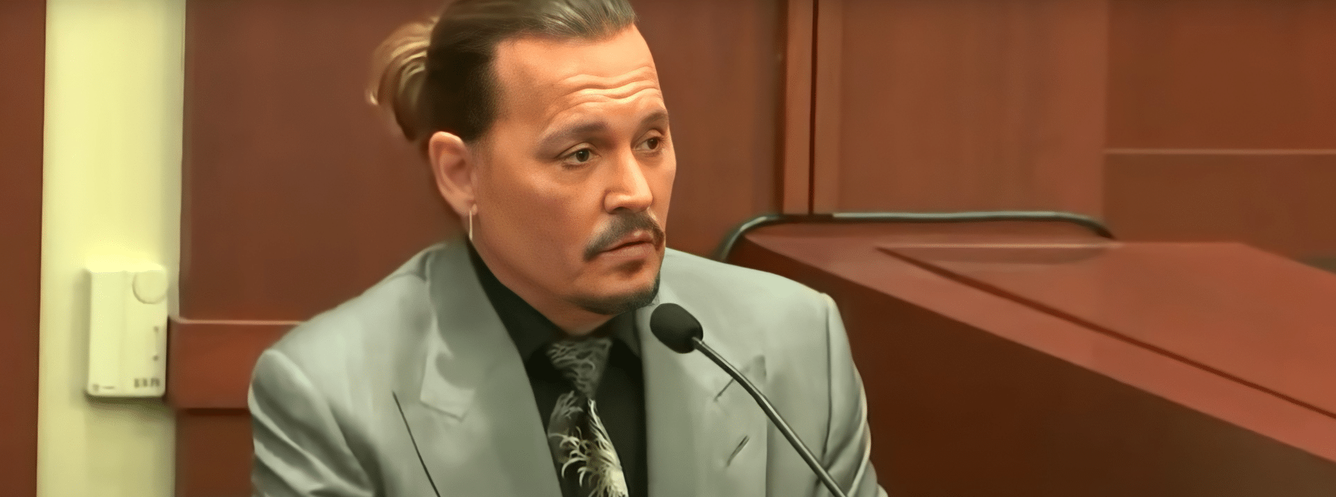 Procès Johnny Depp vs. Amber Heard : « C’est Depp qui maitrise la narration » - L'ADN L'acteur Johnny Depp