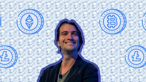 Adam Neumann entouré de logos de crytpomonnaies