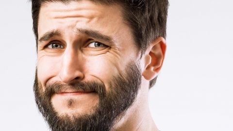 Pourquoi avoir peur d'être parent ? Homme trentenaire éffrayé