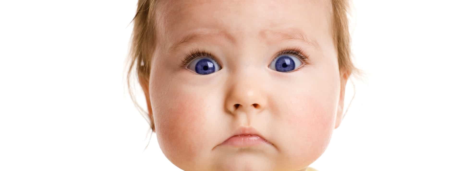 Bébé étonné