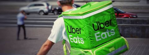 Livreurs et VTC appelés pour la première fois à élire des représentants Livreur Uber Eats à vélo