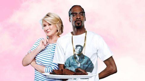 Martha Stewart, la reine du cool Martha Stewart et Snoop Dog sur fond rose