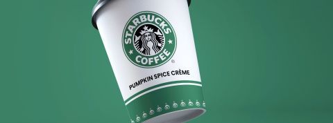 Starbucks prévoit des augmentations de salaire qui ne s'appliqueront pas aux travailleurs syndiqués. Gobelet Starbucks