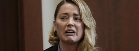 Amber une femme qui pleure