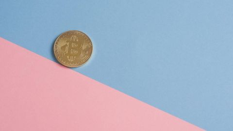 Bitcoin qui glisse vers le bas sur une pente