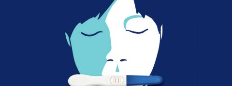 Femme avec un test de grossesse