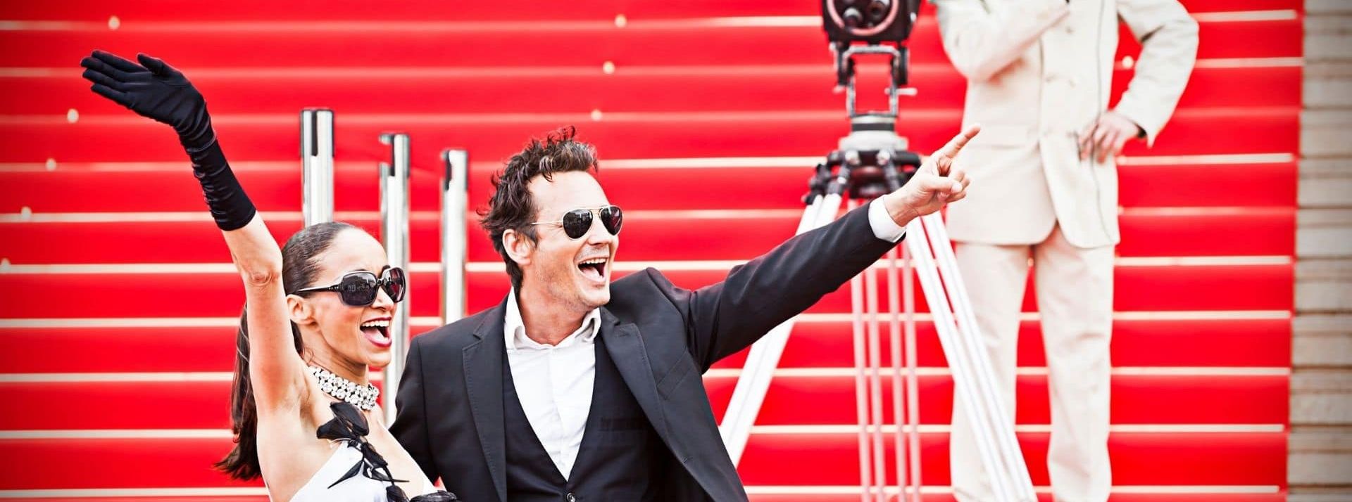 Couple sur les marches du palais des festival de Cannes