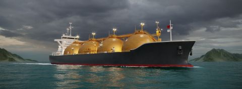 La guerre rend l'un des pays les plus riches encore plus riche Navire-citerne liquéfié de gaz naturel dans la mer