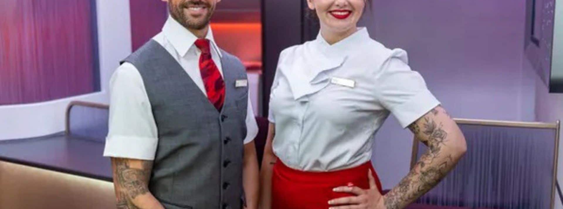 Les hôtesses de l'air de Virgin Atlantic Terry Nunn (à gauche) et Josie Hopkins dévoilent librement leurs tatouages ​​- Photo: VIRGIN ATLANTIC