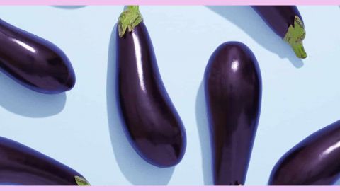 Aubergines sur fond bleu