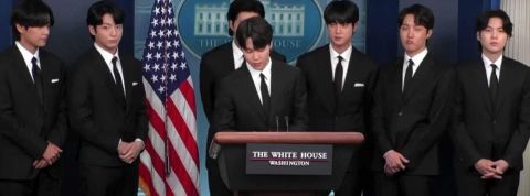 Le groupe de K-pop BTS rencontre Joe Biden à la Maison Blanche et dénonce les crimes de haine anti-asiatiques Les BTS au pupitre de la maison blanche