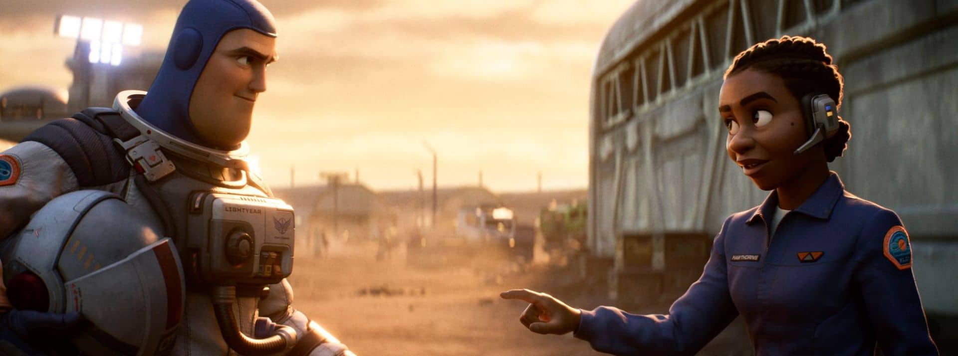 « Lightyear » de Disney censuré dans 14 pays pour un baiser entre deux femmes - L'ADN Affiche Lightyear