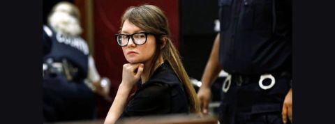 La célèbre escroc Anna Sorokin lance sa propre collection de NFT. Anna Sorokin au tribunal