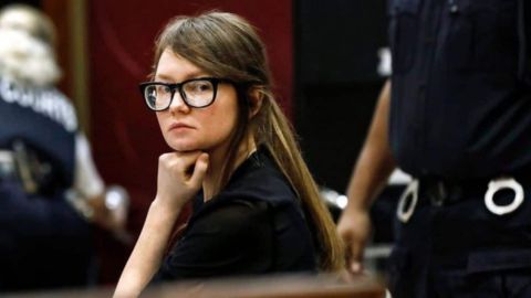 La célèbre escroc Anna Sorokin lance sa propre collection de NFT. Anna Sorokin au tribunal