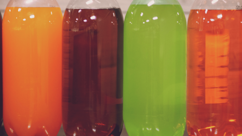 Des bouteilles de soda