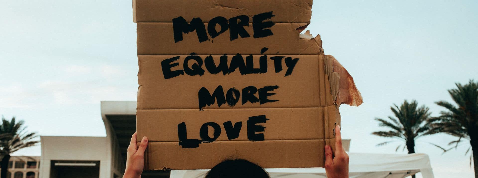 Pancarte : More Equality, More Love