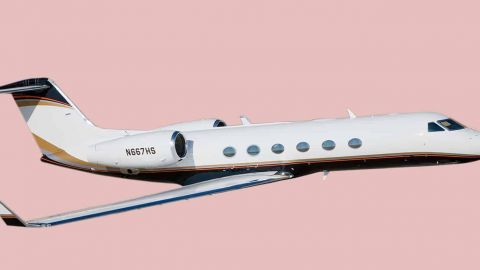 Jet privé sur fond rose