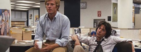 hommesdupdt deux journalistes désbusés dans une salle de rédaction