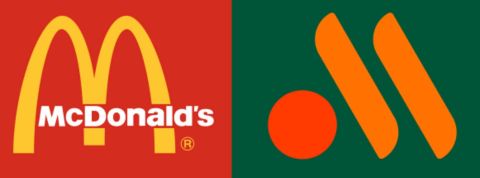 Les anciens restaurants McDo de Russie ouvrent à nouveau leur porte sous le nom de « Vkousno i tochka » A gauche le logo McDonald's et sur la droite le logo « Vkousno i tochka »
