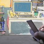 Jeune fille assise par terre avec ordinateur portable