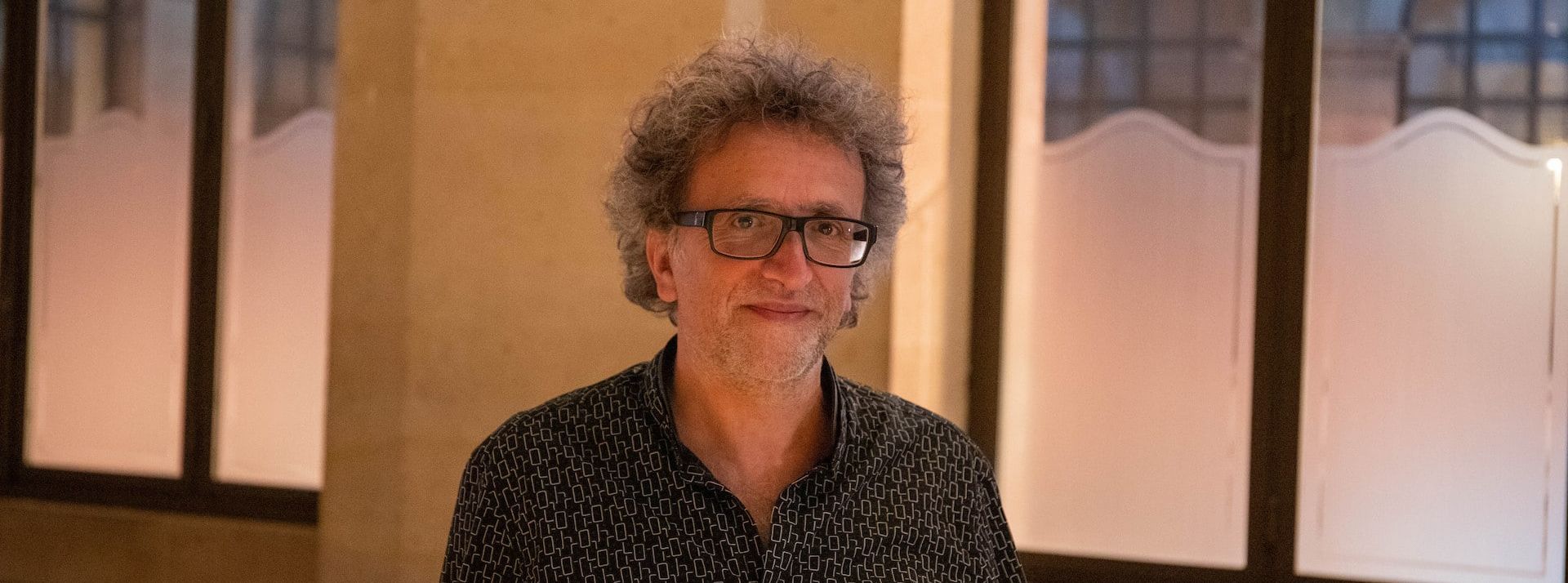 photo d'un homme de face