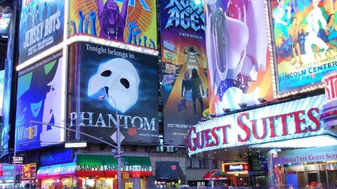 Times square et ses écrans publicitaires