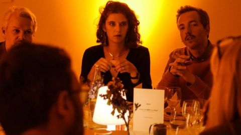 3 personnes à table