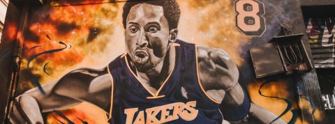 Sorare, la NBA et la NBPA, annoncent un partenariat pour lancer un jeu de fantasy basketball free-to-play Graffiti d'un joueur de Basket