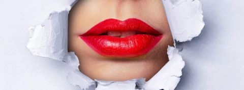 Découvrez les marques de cosmétiques les plus populaires sur Instagram Bouche avec du rouge à lèvre