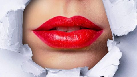 Bouche avec du rouge à lèvre