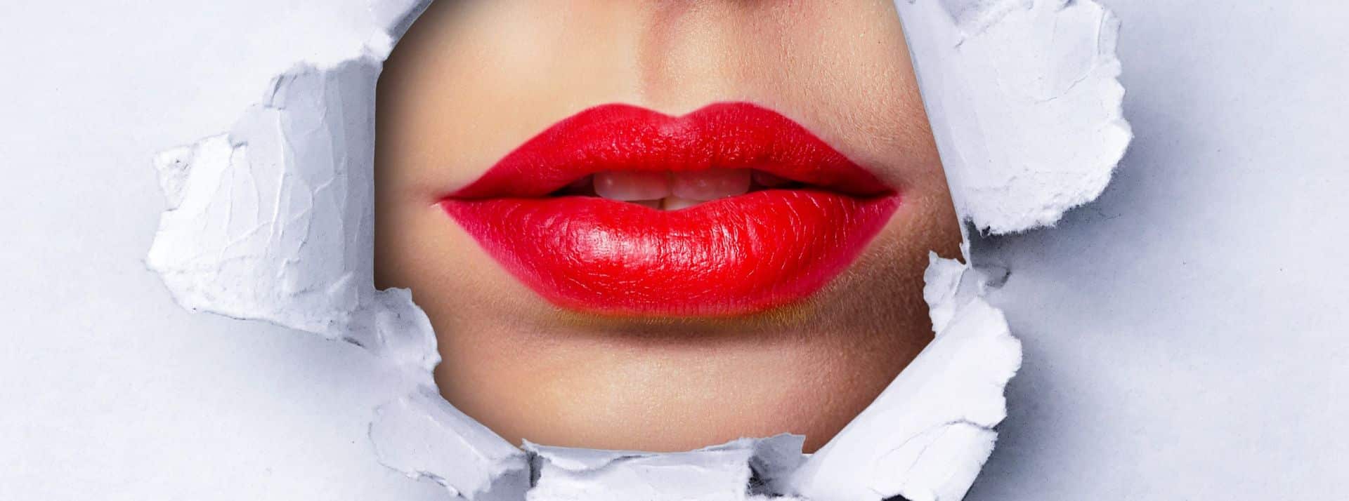 Découvrez les marques de cosmétiques les plus populaires sur Instagram - L'ADN Bouche avec du rouge à lèvre