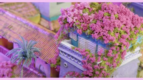 La maquette d'une maison rose