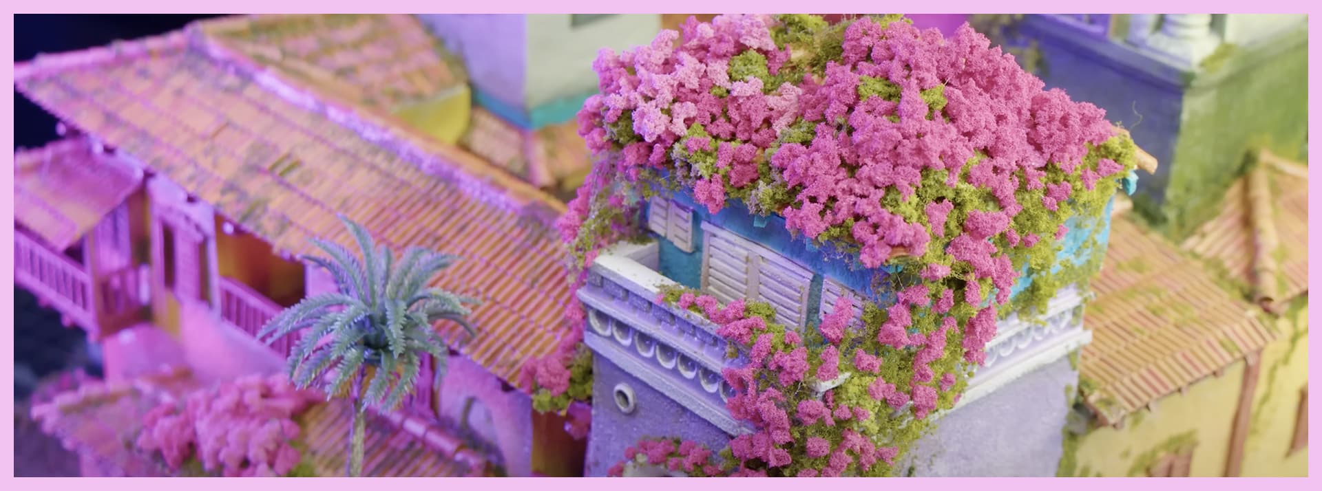 La maquette d'une maison rose