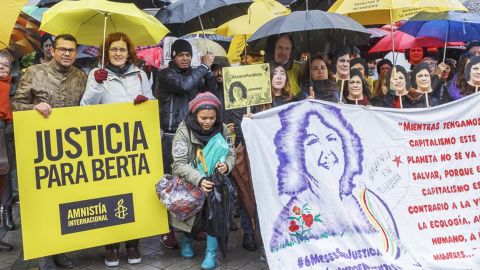 Habitants du Honduras manifestant suite à la mort de Berta