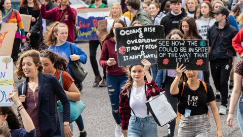 Jeunes manifestant pour le climat