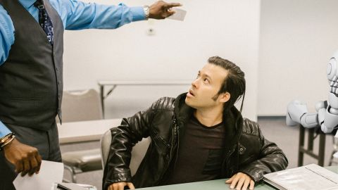 un étudiant se fait choper en train de tricher