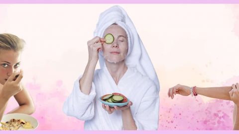 Trois femmes en train de se faire des soins de beauté