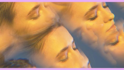 Un visage de femme dédoublé plusieurs fois